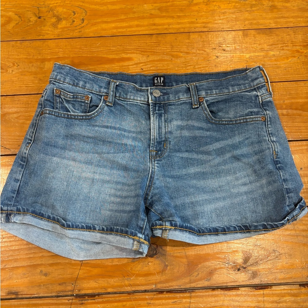 (393) GAP JEAN SHORTS